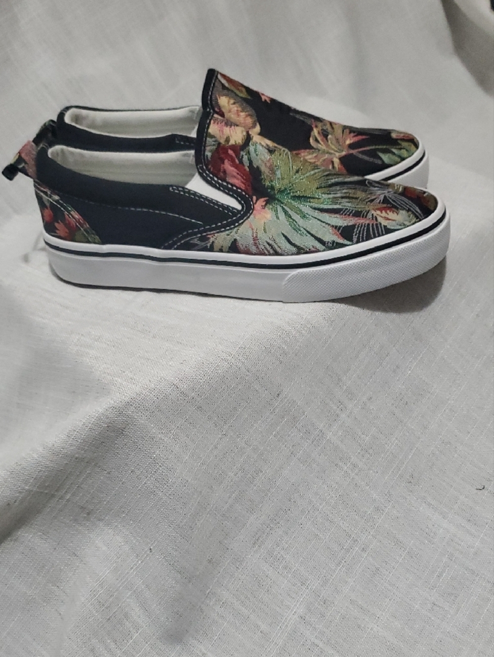 Tropical Floral Slip-On Tapestry Look Canvas Sneakers - Picture 4 of 5